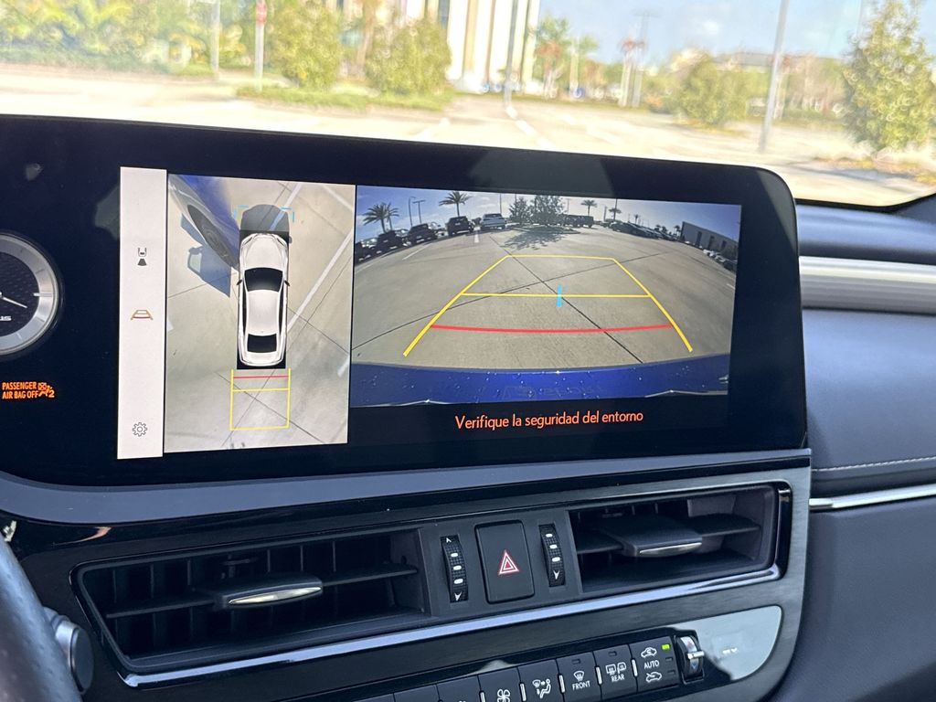 Thumbnail: 2023 Lexus ES - 24