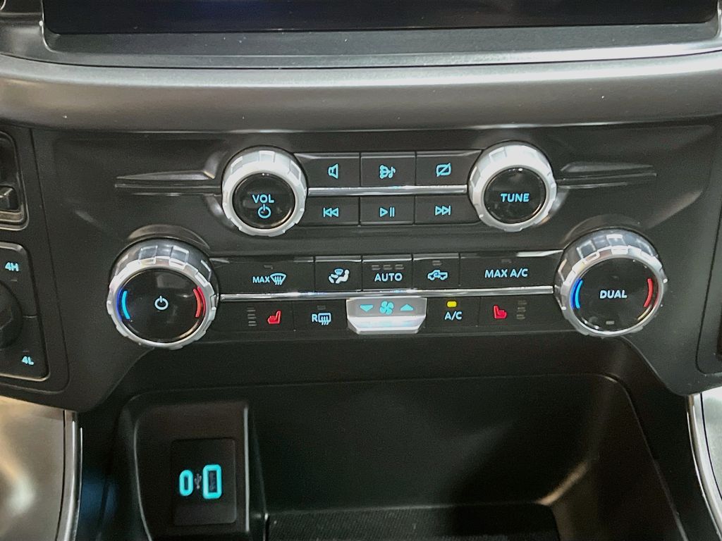 Used 2024 Oxford White Ford XLT image 16
