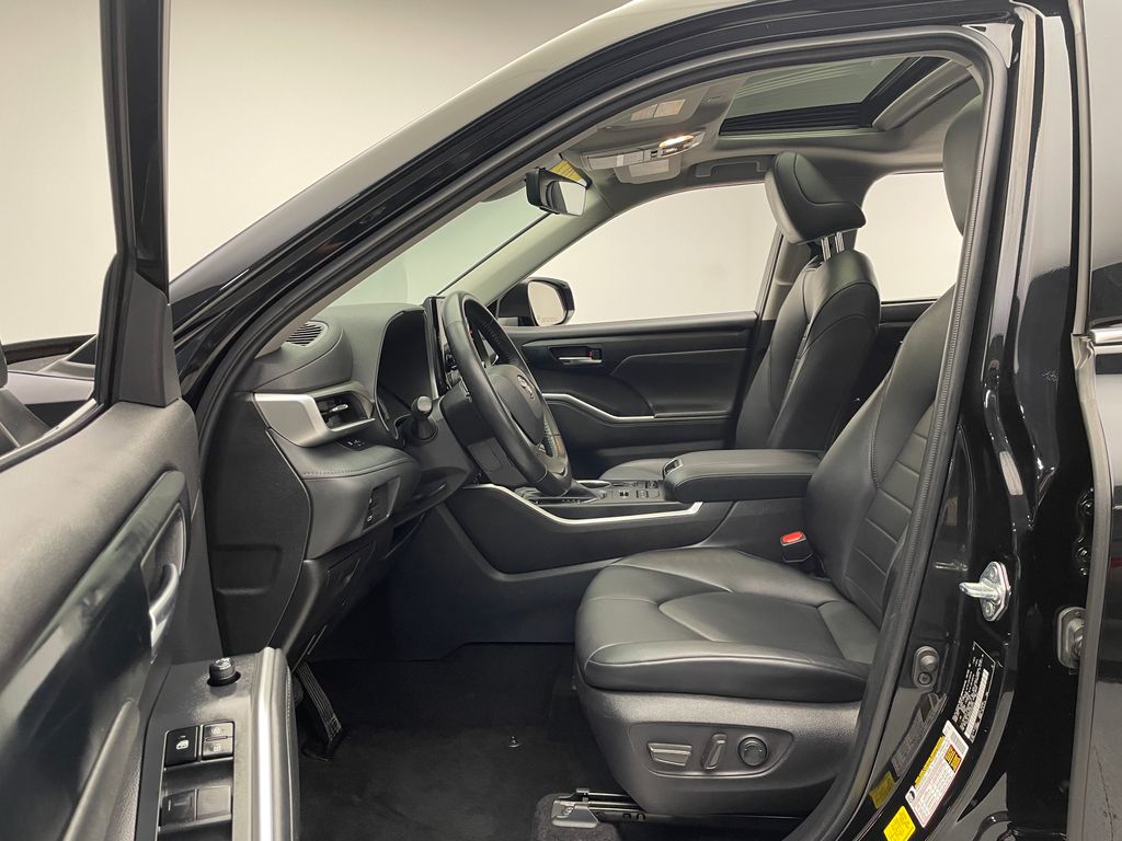 2022 Toyota Highlander XLE 12