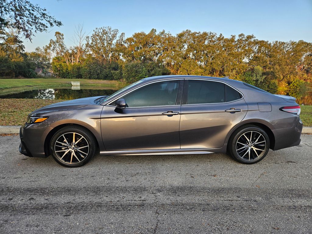 2023 Toyota Camry SE 2