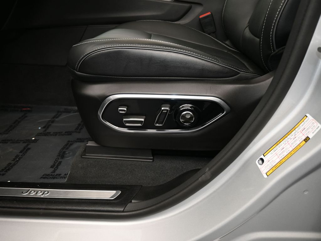 Used 2024 Silver Zynith Jeep Overland image 16