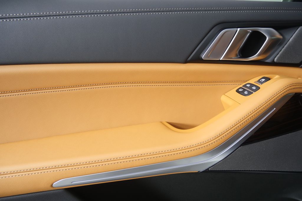 Thumbnail: 2026 BMW X7 - 13