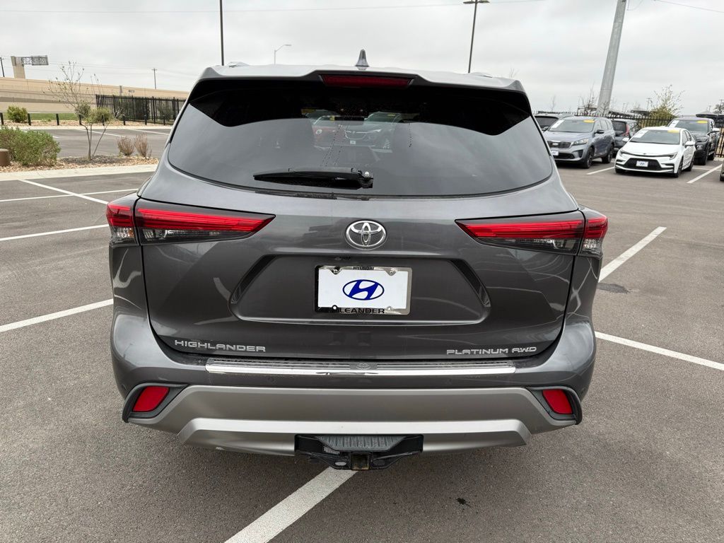 Thumbnail: 2021 Toyota Highlander - 6