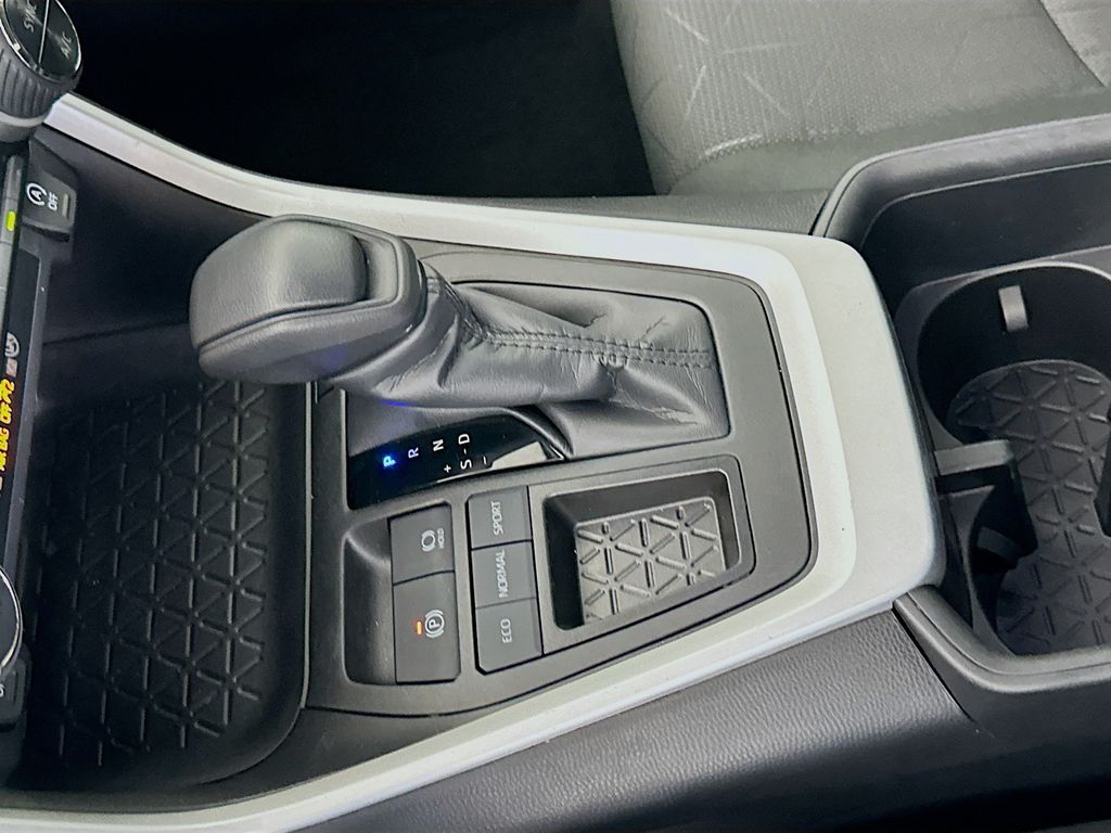 Thumbnail: 2024 Toyota RAV4 - 17