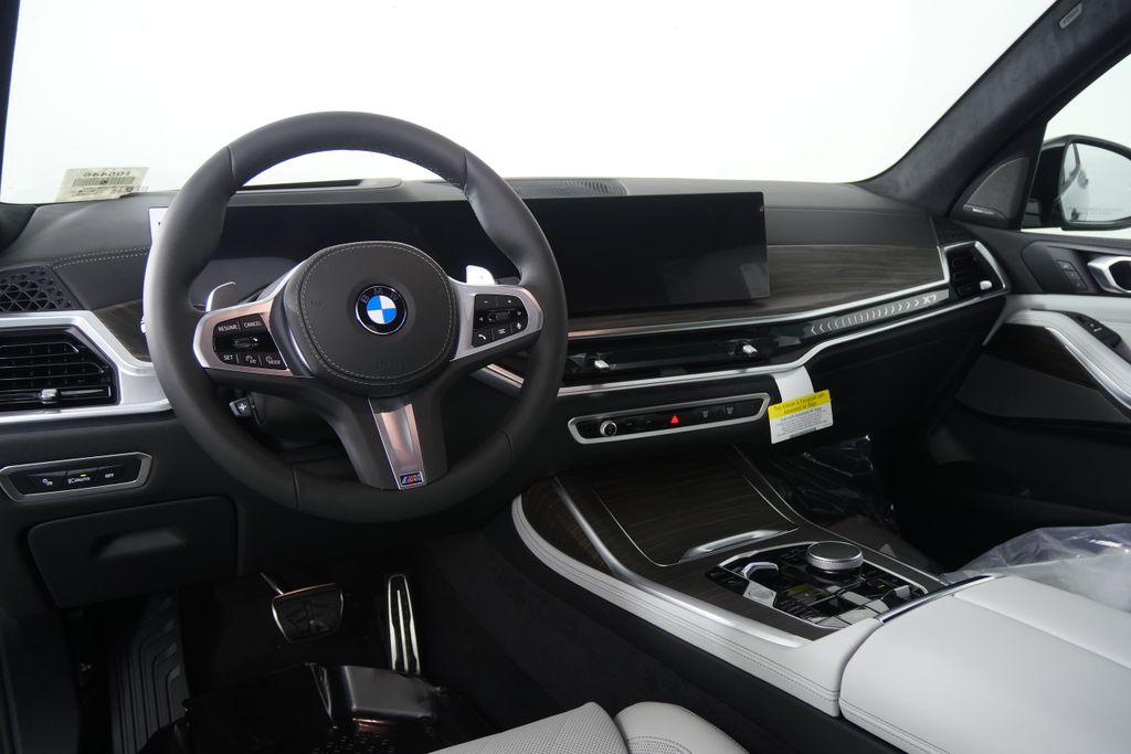 Thumbnail: 2026 BMW X7 - 17