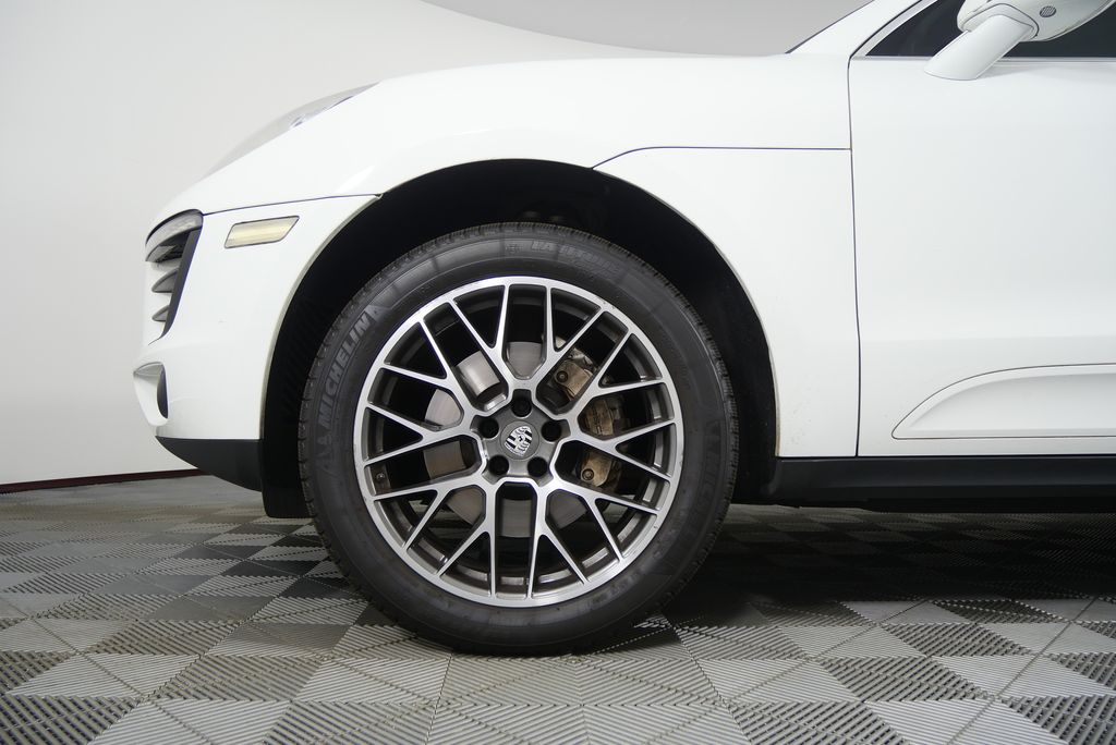 Thumbnail: 2016 Porsche Macan - 7