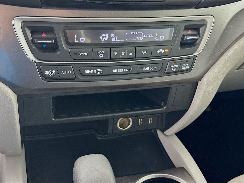 Thumbnail: 2017 Honda Pilot - 15