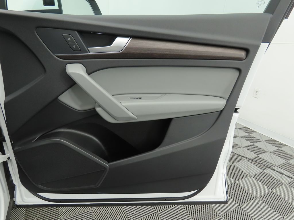 2024 Audi Q5 e Premium 25
