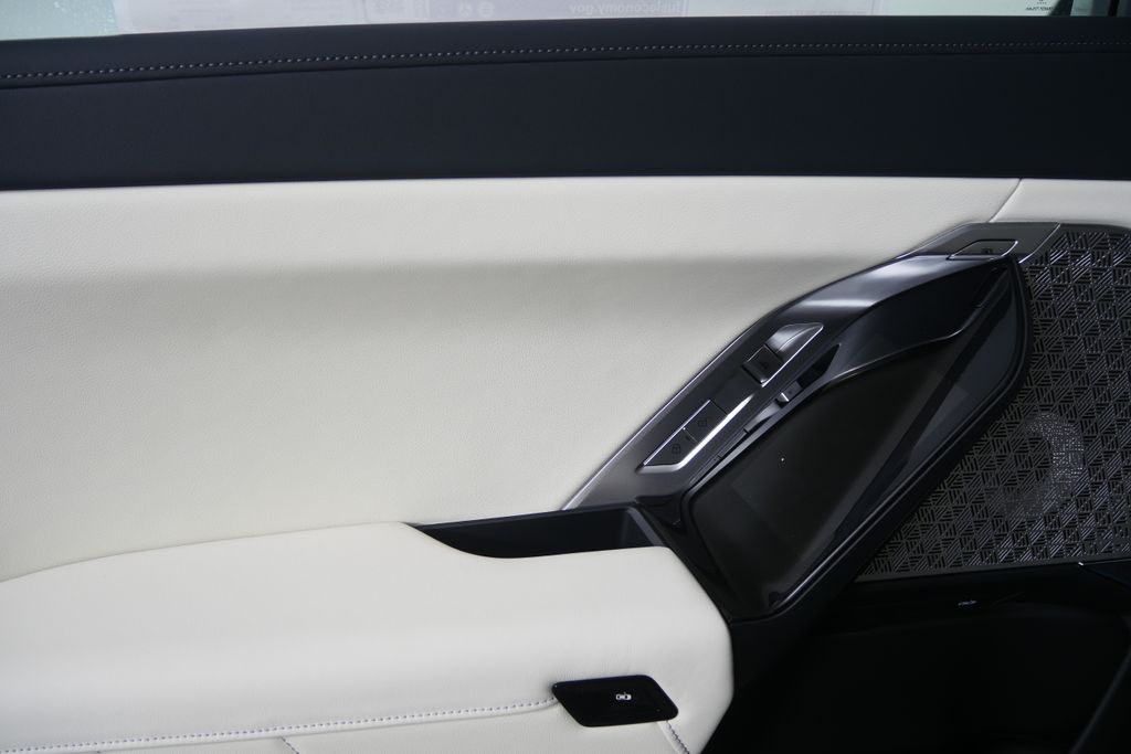 Thumbnail: 2026 BMW i7 - 12