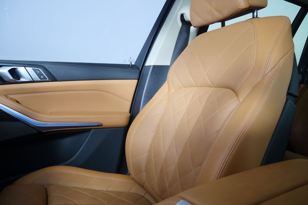 Thumbnail: 2024 BMW X7 - 26