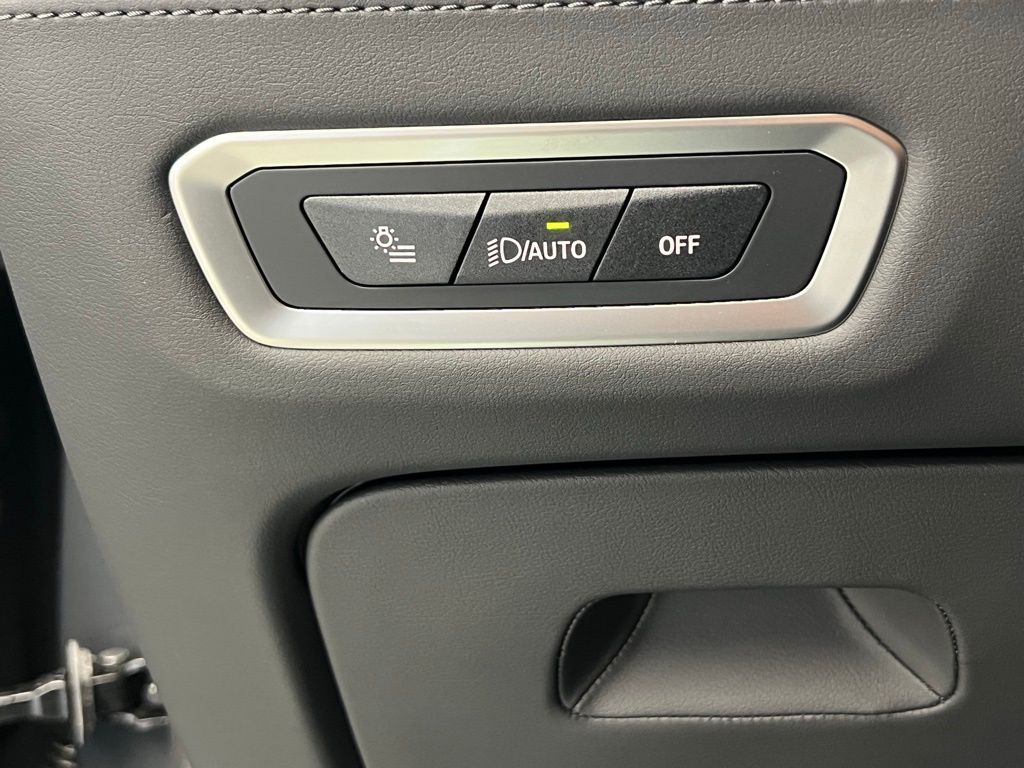 Thumbnail: 2026 BMW XM - 20