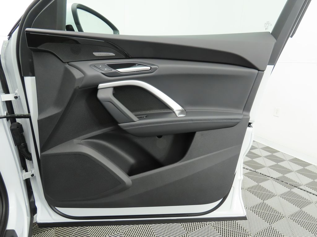 Thumbnail: 2025 Audi Q5 - 27