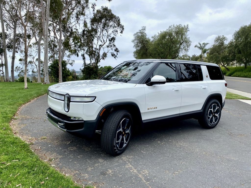 White 2023 Rivian R1S Adventure Quad Motor AWD SUV / Crossover All-Wheel Drive 1-Speed Automatic