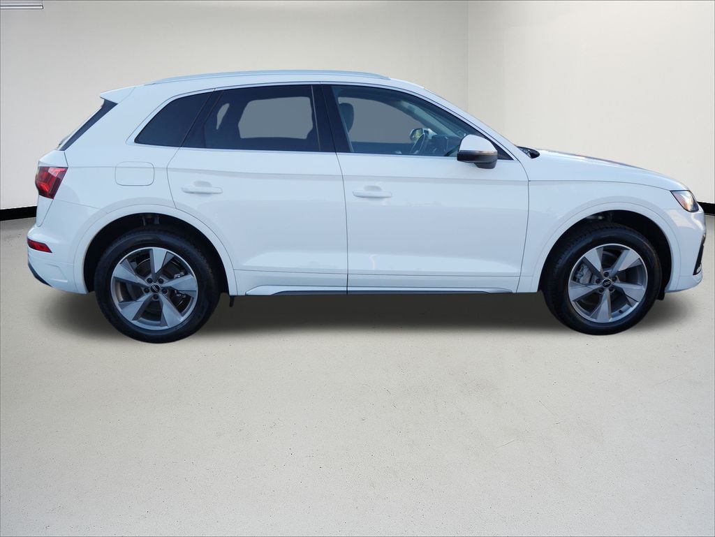 Thumbnail: 2023 Audi Q5 - 6