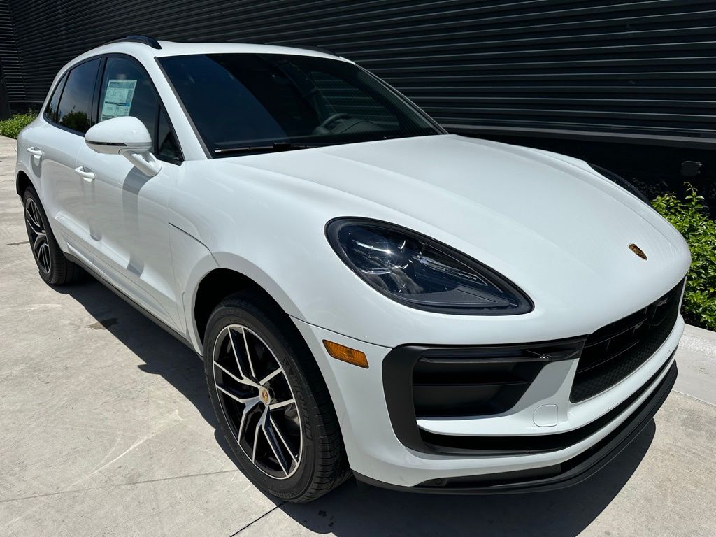 Thumbnail: 2025 Porsche Macan - 10