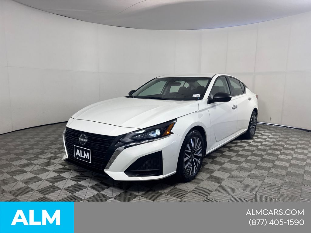 Glacier White 2025 Nissan Altima Sedan Front-Wheel Drive Continuously Variable Transmission