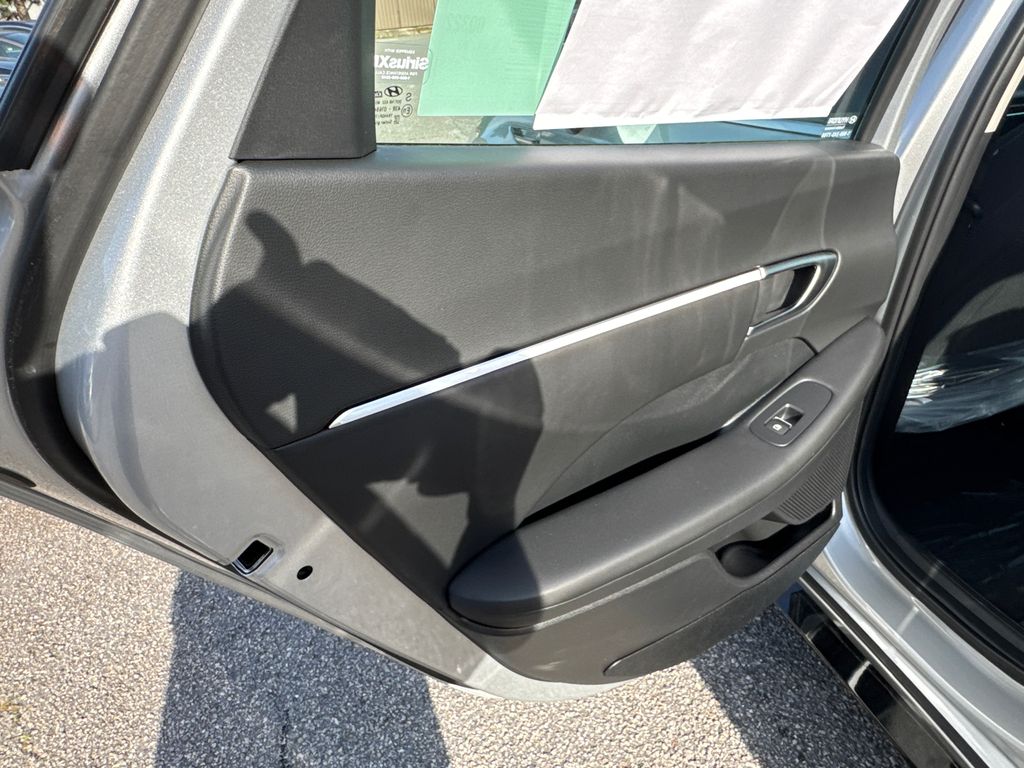 2025 Hyundai Sonata SEL photo 12