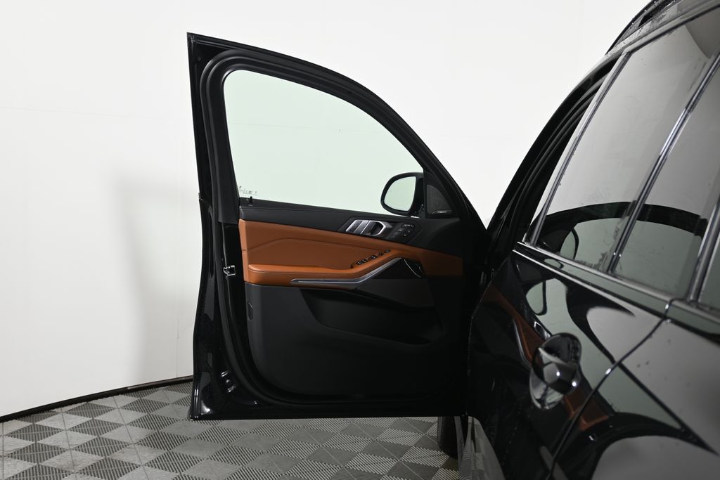 Thumbnail: 2026 BMW X7 - 28