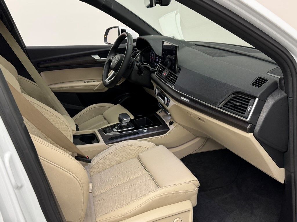 Thumbnail: 2025 Audi Q5 - 15