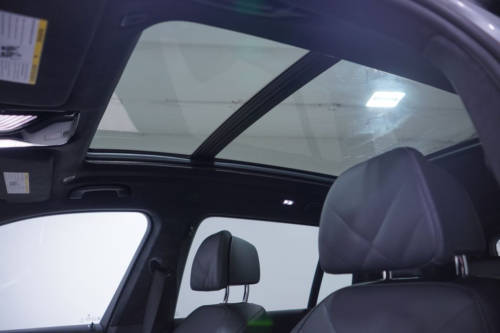 Thumbnail: 2026 BMW X7 - 8