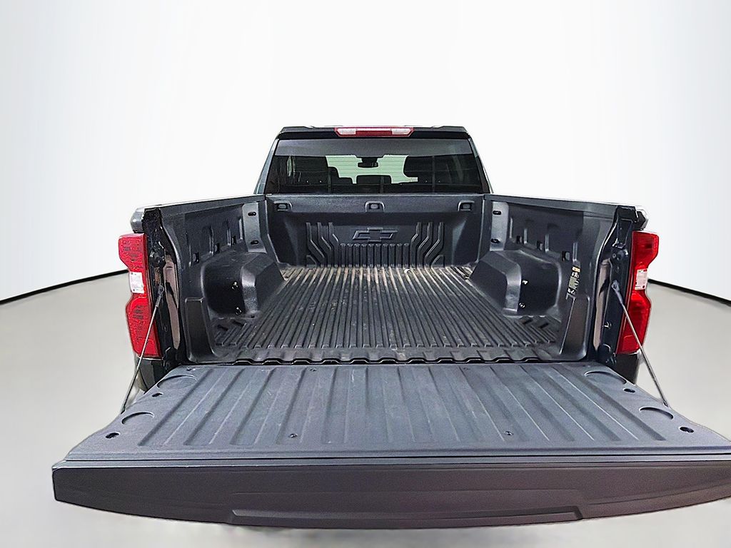Used 2023 Black Chevrolet LT image 17