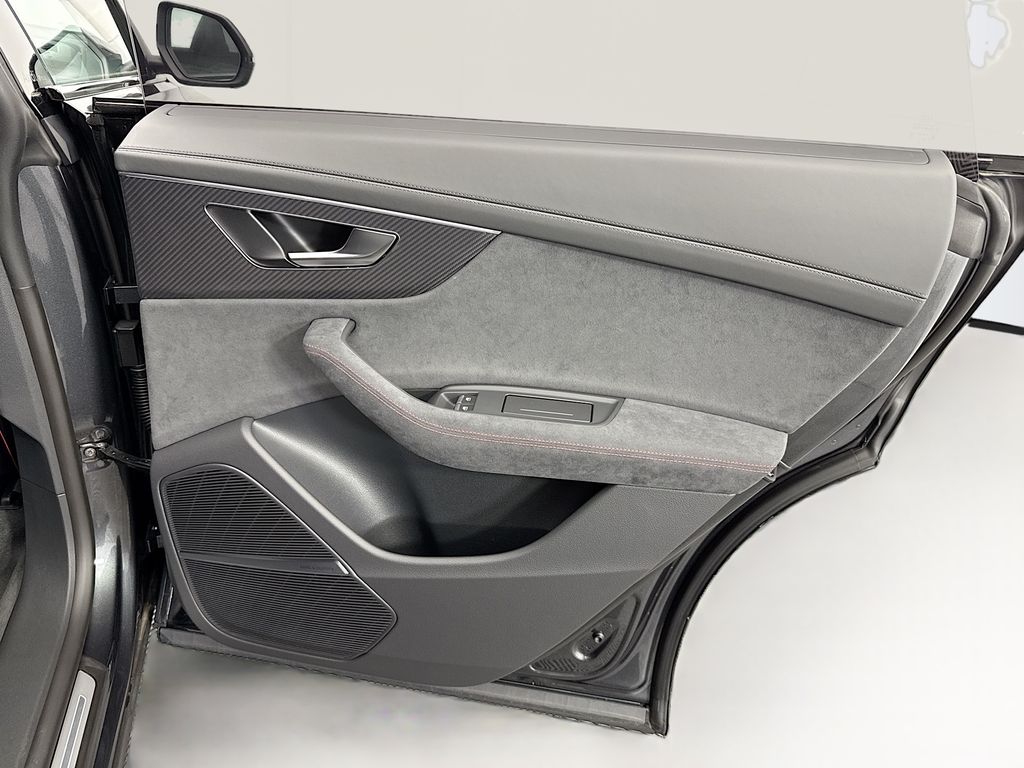 Thumbnail: 2026 Audi RS Q8 - 27