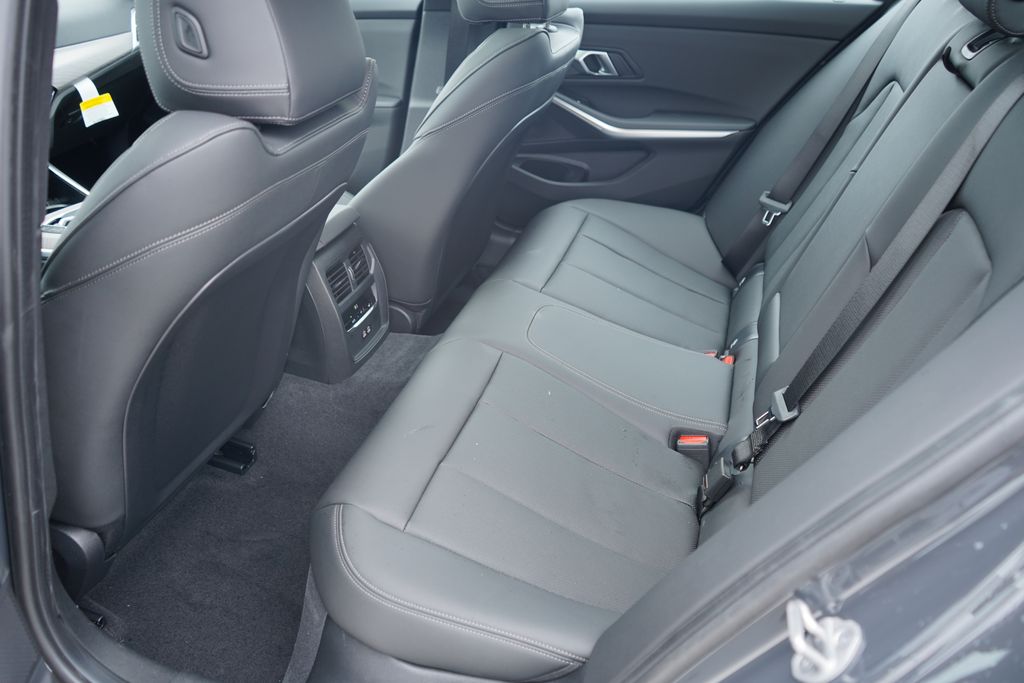 Thumbnail: 2026 BMW 3 Series - 19