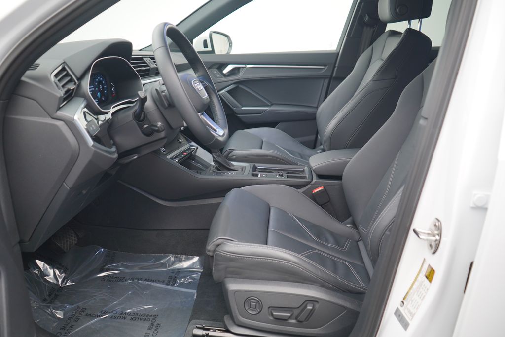 Thumbnail: 2024 Audi Q3 - 6