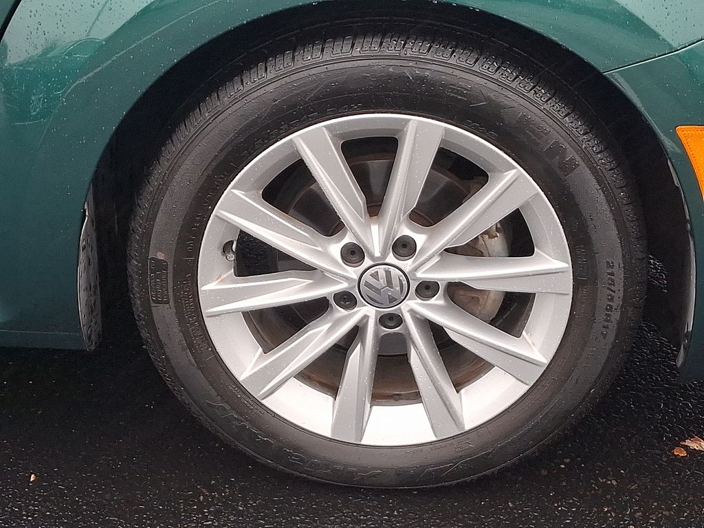 Thumbnail: 2018 Volkswagen Beetle - 8