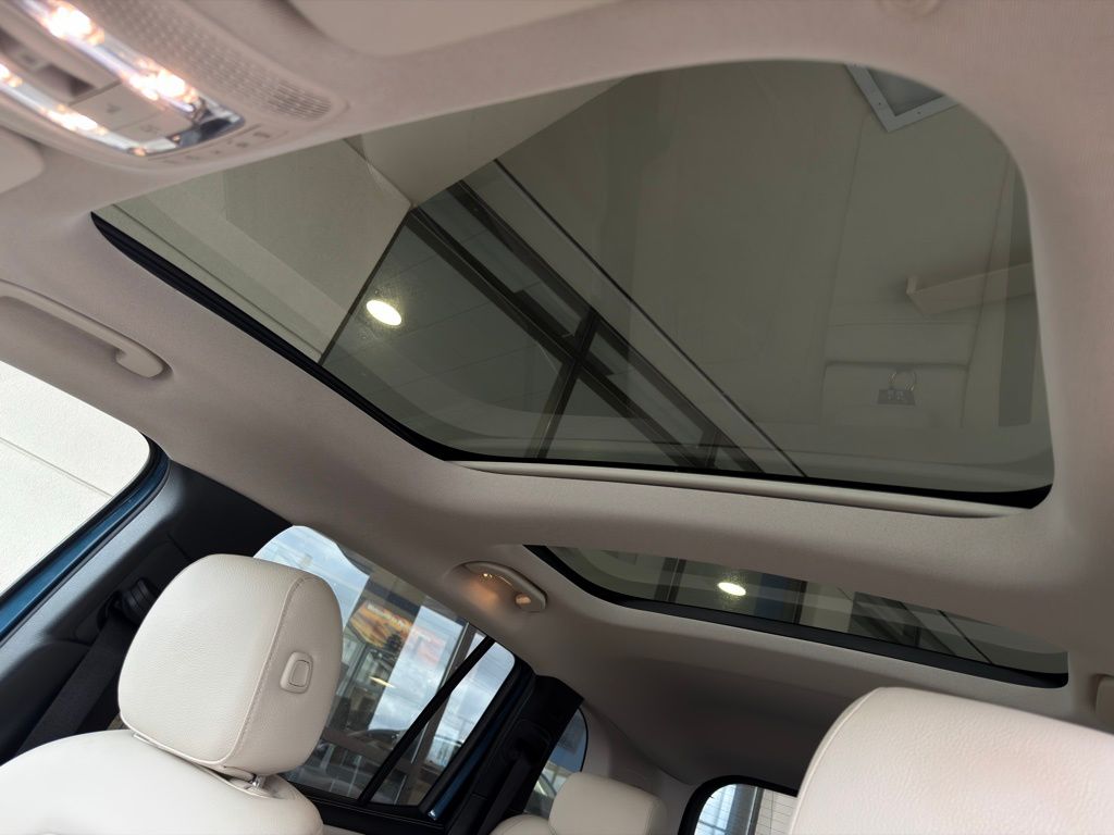 Thumbnail: 2023 Mercedes-Benz GLB - 11