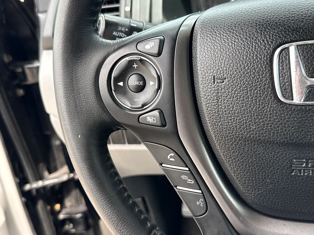 Used 2016  Honda EX-L image 15