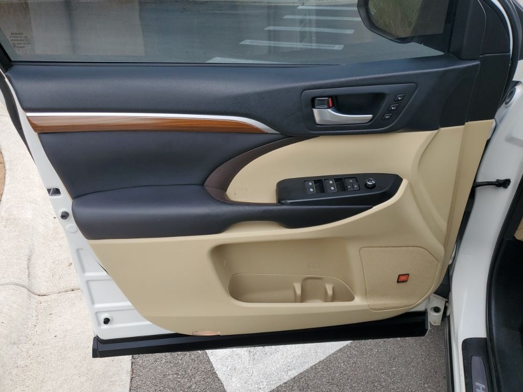 Used Car 2017 Toyota Highlander  Limited For Sale Under $25,000 In Austin, Texas