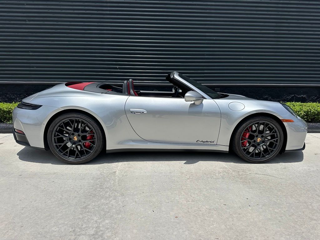 Thumbnail: 2025 Porsche 911 - 12