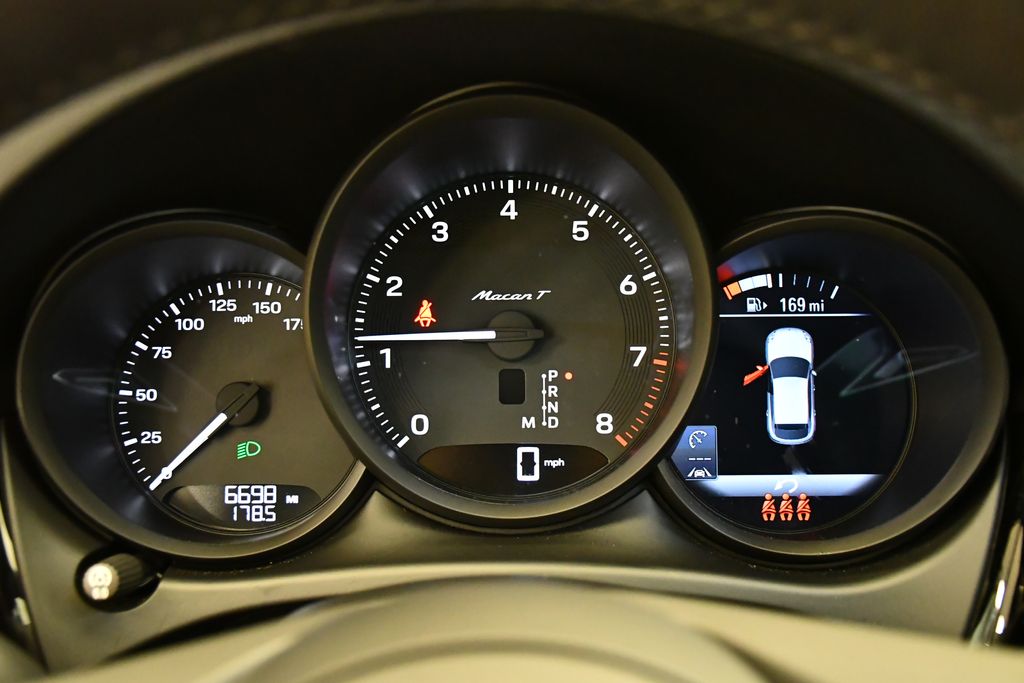 Thumbnail: 2025 Porsche Macan - 28