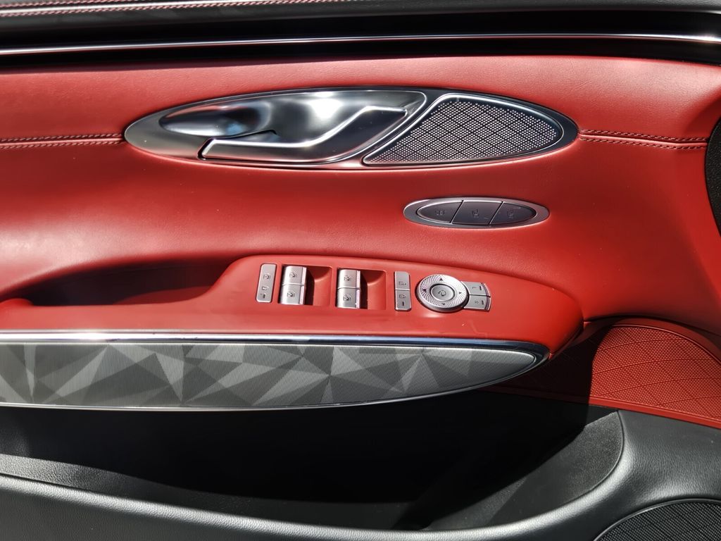 2022 Genesis Gv70 - $35,698