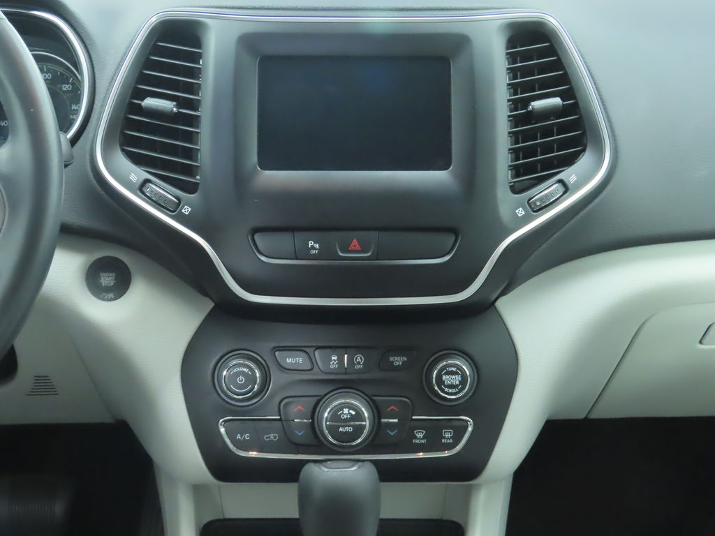 Thumbnail: 2020 Jeep Cherokee - 14