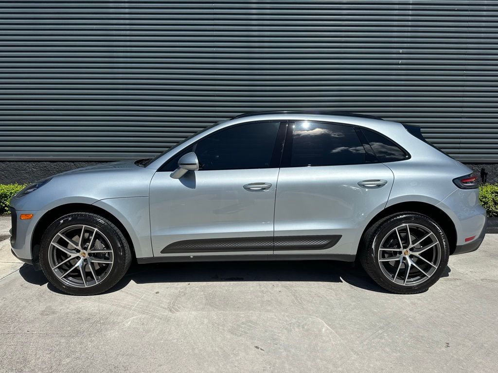 Thumbnail: 2022 Porsche Macan - 2