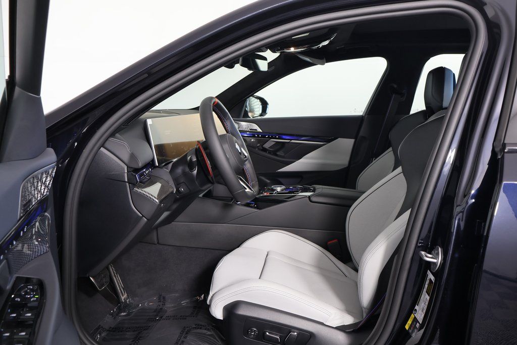 Thumbnail: 2026 BMW M5 - 5