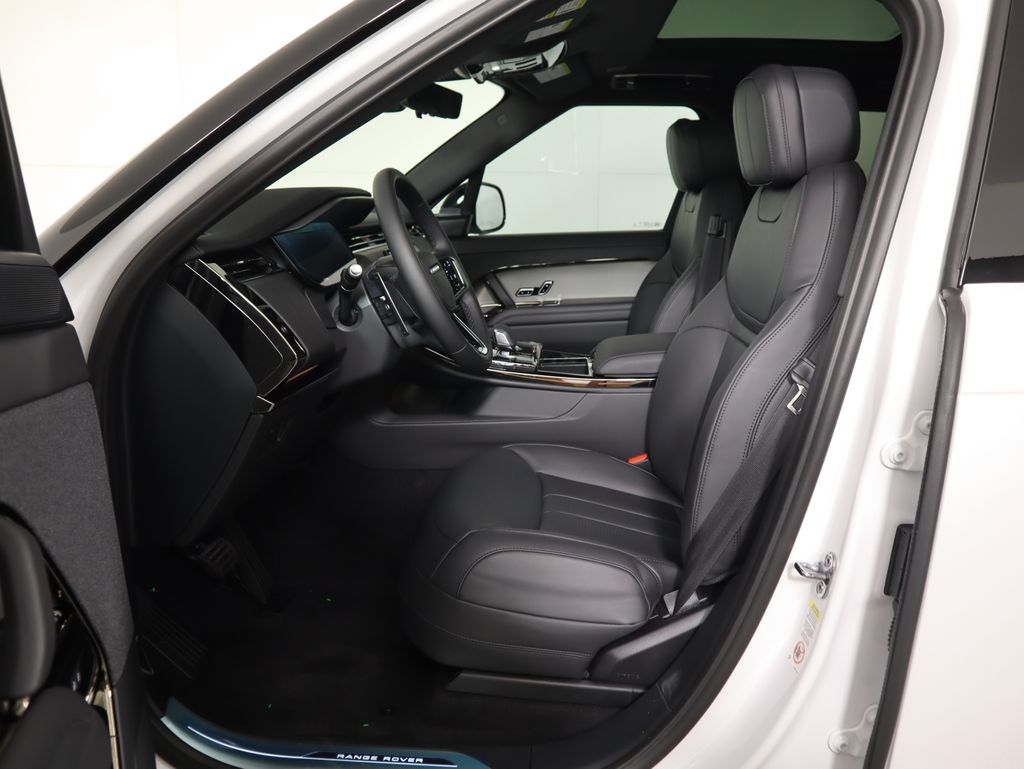 Thumbnail: 2025 Land Rover Range Rover Sport - 21