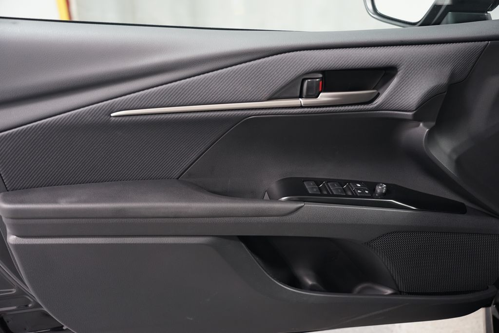 2025 Toyota Camry SE 31