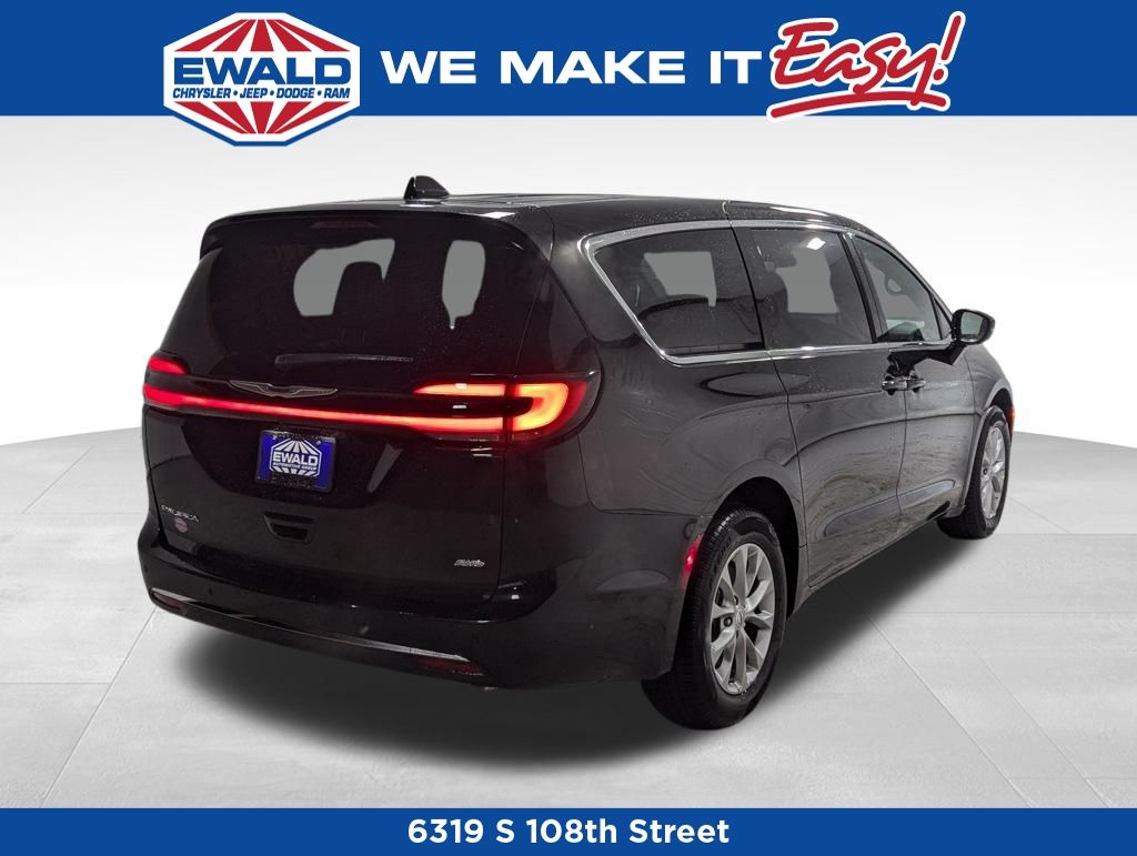 2025 Chrysler Pacifica  photo
