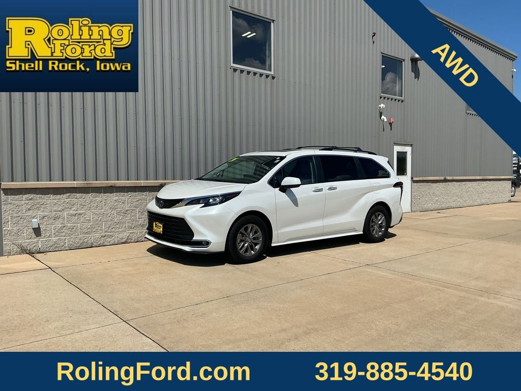 White (Wind Chill Pearl) 2024 Toyota Sienna Minivan All-Wheel Drive Continuously Variable Transmission