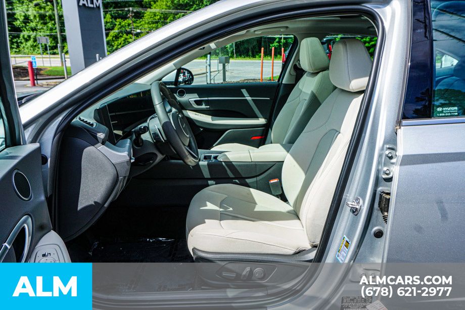 Used 2024 Silver Hyundai SEL image 19