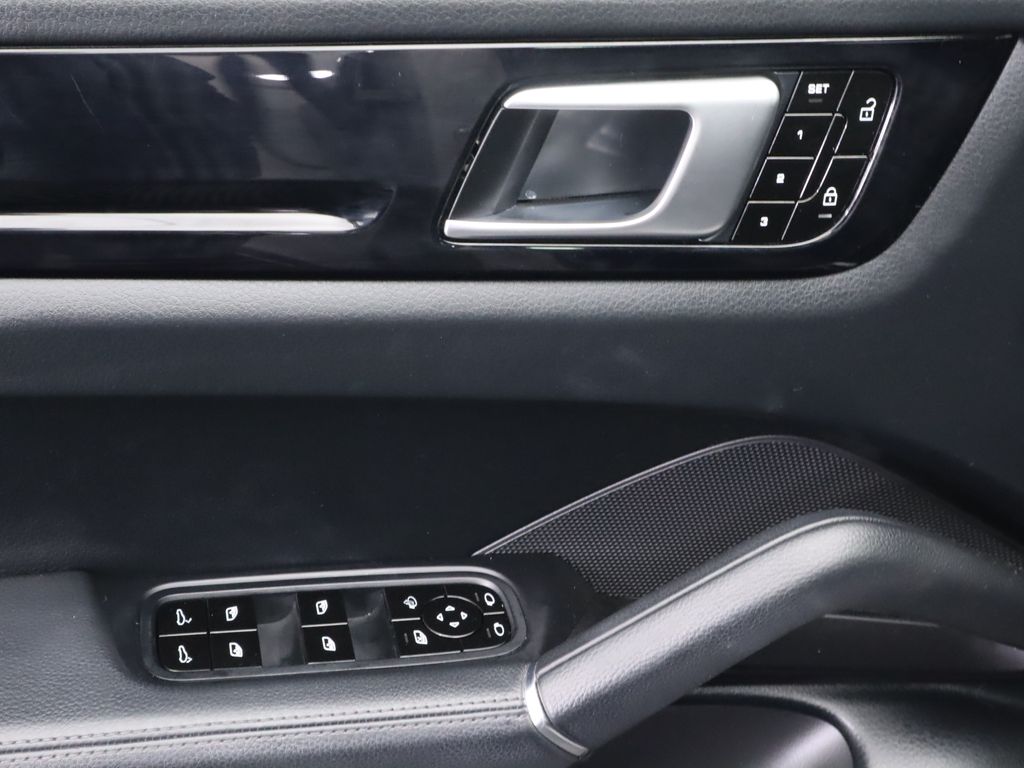 Thumbnail: 2021 Porsche Cayenne - 24