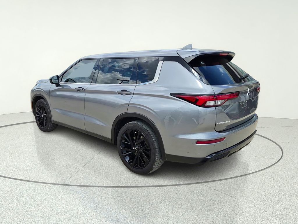 2022 Mitsubishi Outlander SE Launch Edition Gray at North Houston Mitsubishi