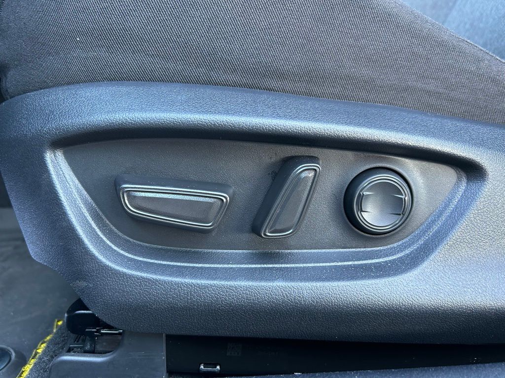 Thumbnail: 2025 Toyota Camry - 16