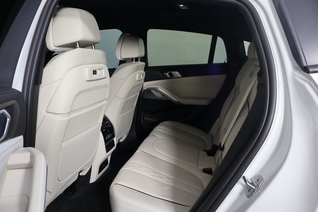 Thumbnail: 2021 BMW X6 - 11