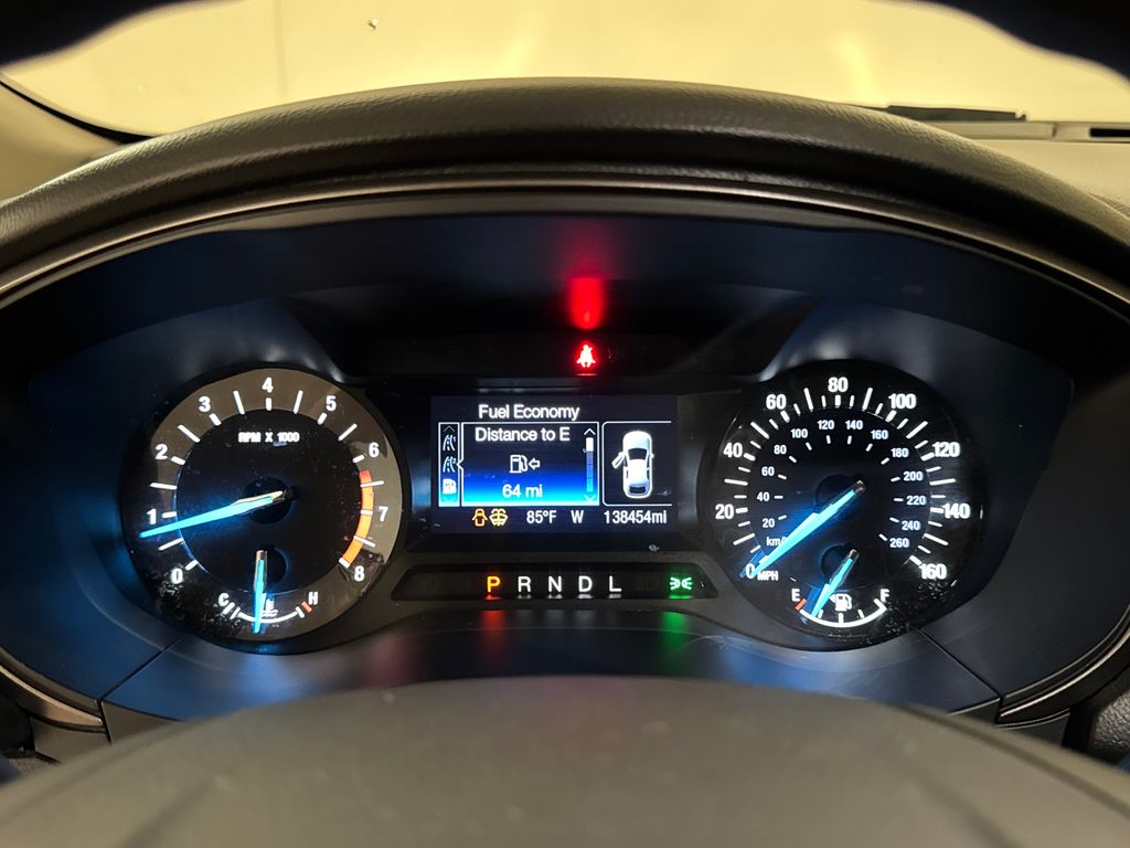 2017 White Gold Ford Fusion SE FWD Sedan