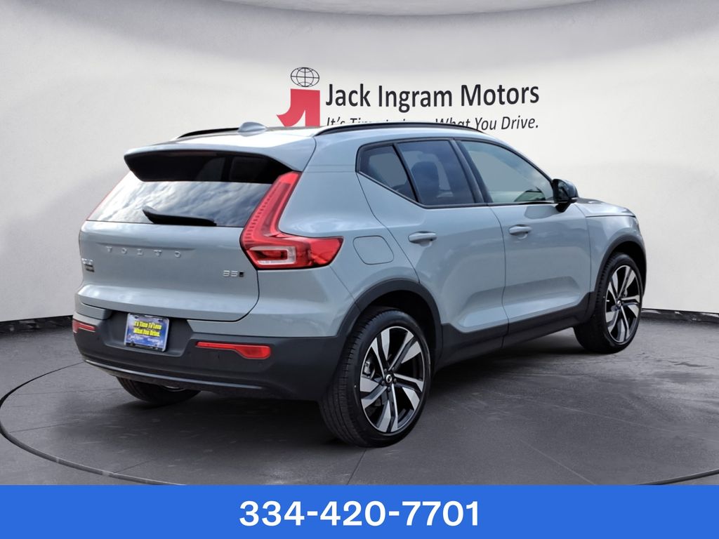 new 2025 Volvo XC40 car, priced at $37,599