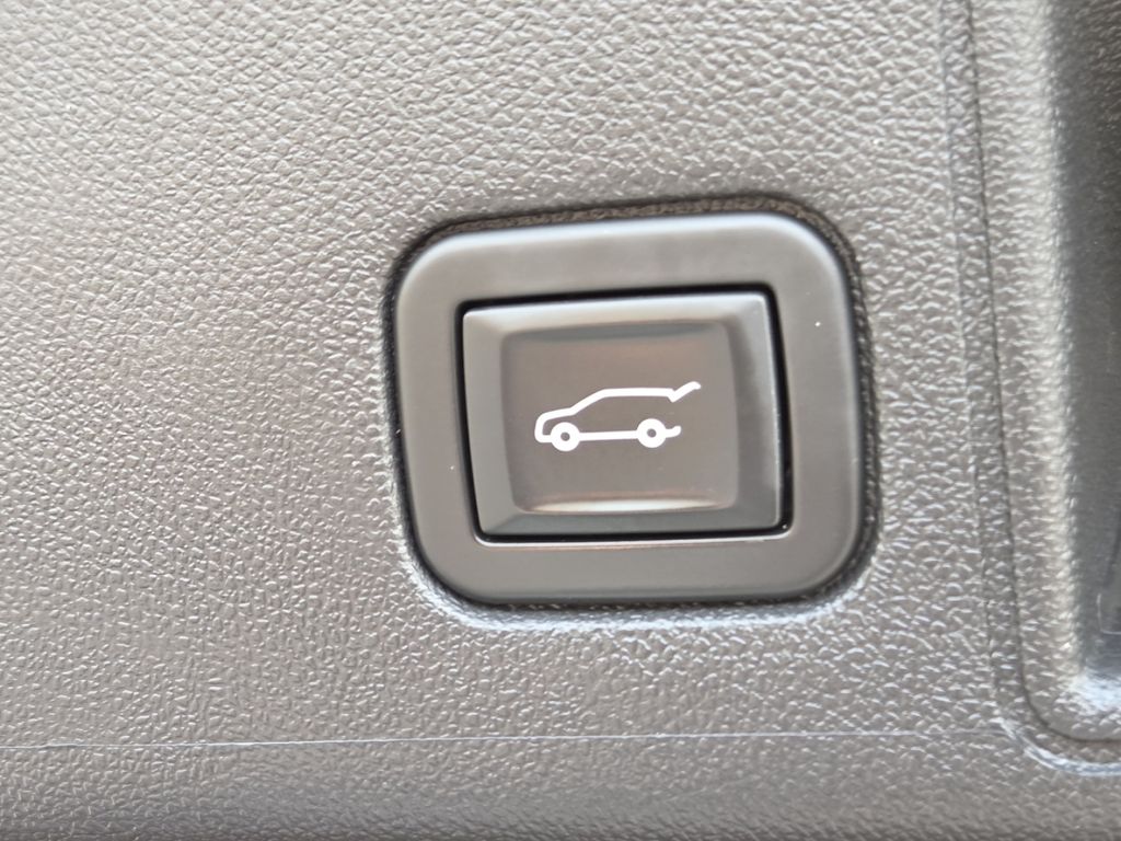 Used 2020 Gray GMC SLE image 20
